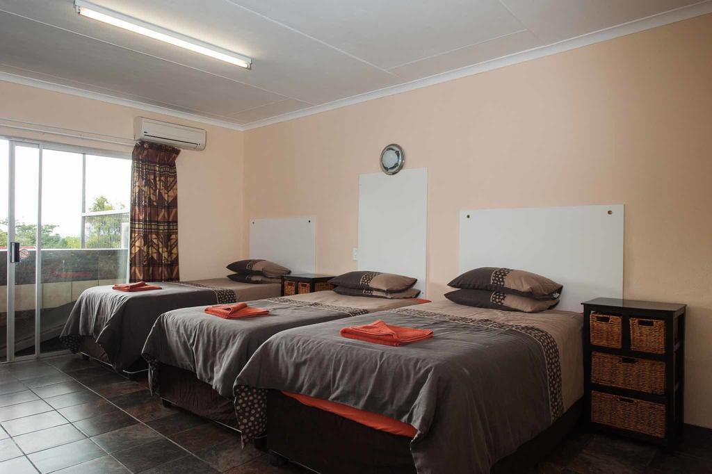 Ingwe Guesthouse Mbombela ภายนอก รูปภาพ