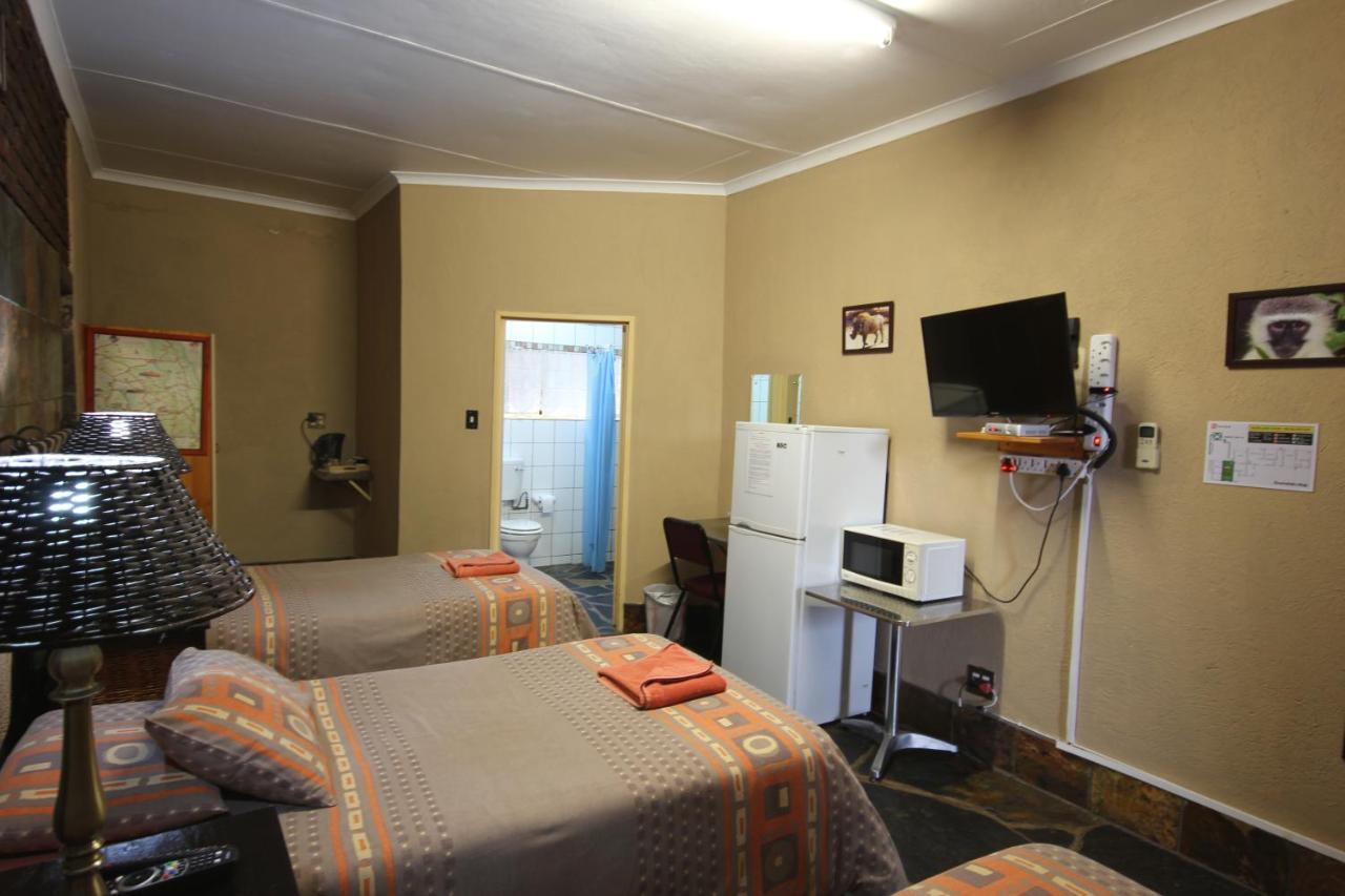 Ingwe Guesthouse Mbombela ภายนอก รูปภาพ