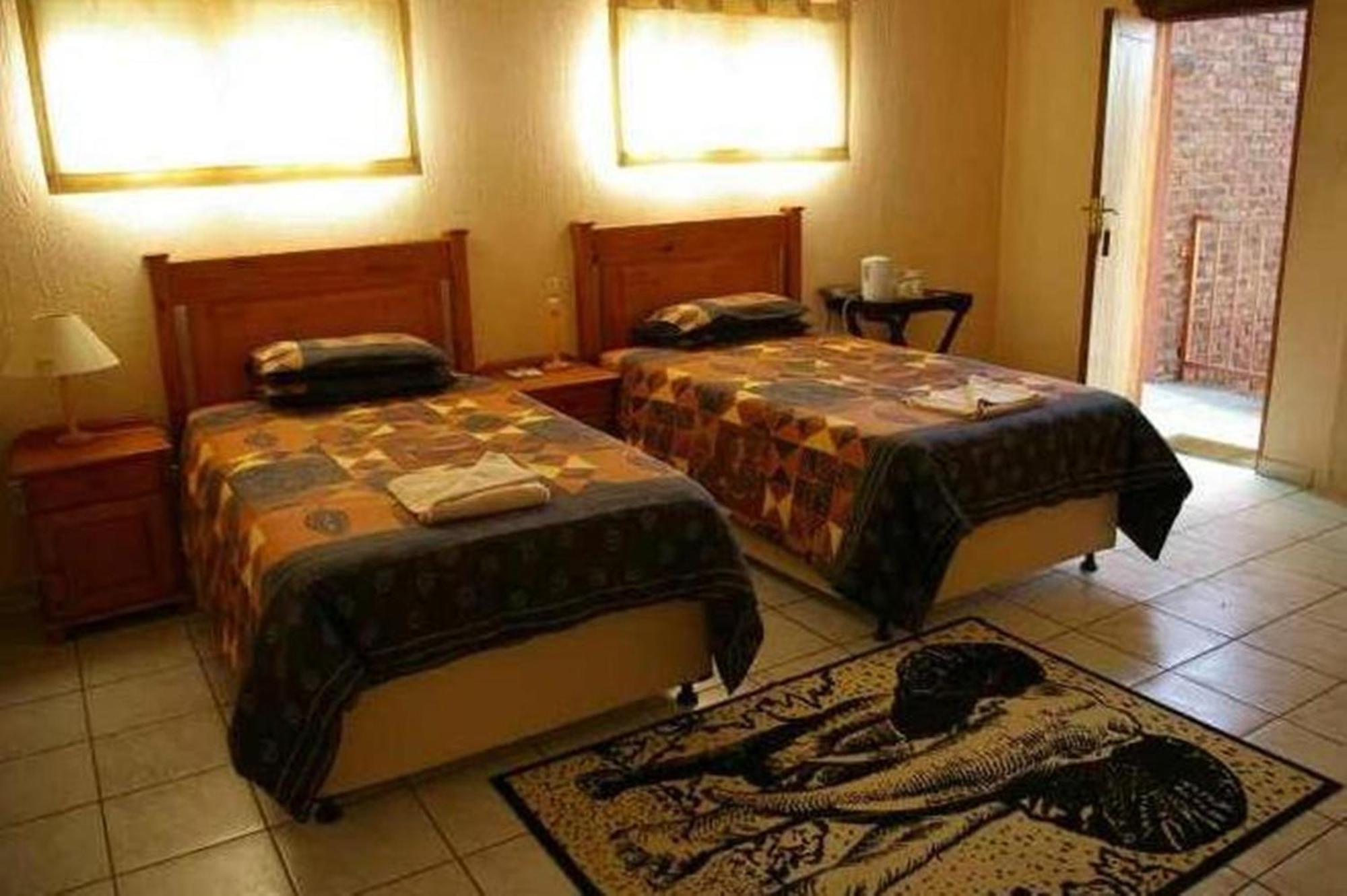 Ingwe Guesthouse Mbombela ภายนอก รูปภาพ