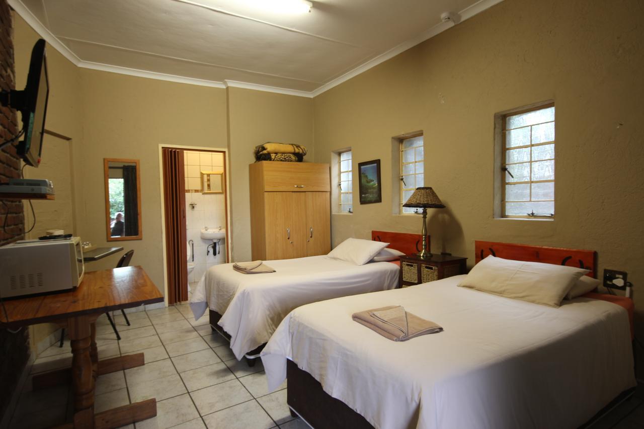 Ingwe Guesthouse Mbombela ภายนอก รูปภาพ